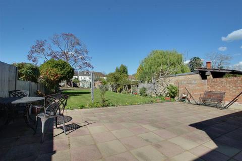 19 Ridge Crest, Enfield, EN2 8JU
