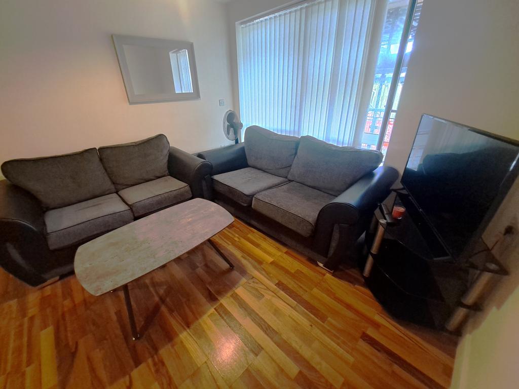 Kitchen/ open plan lounge