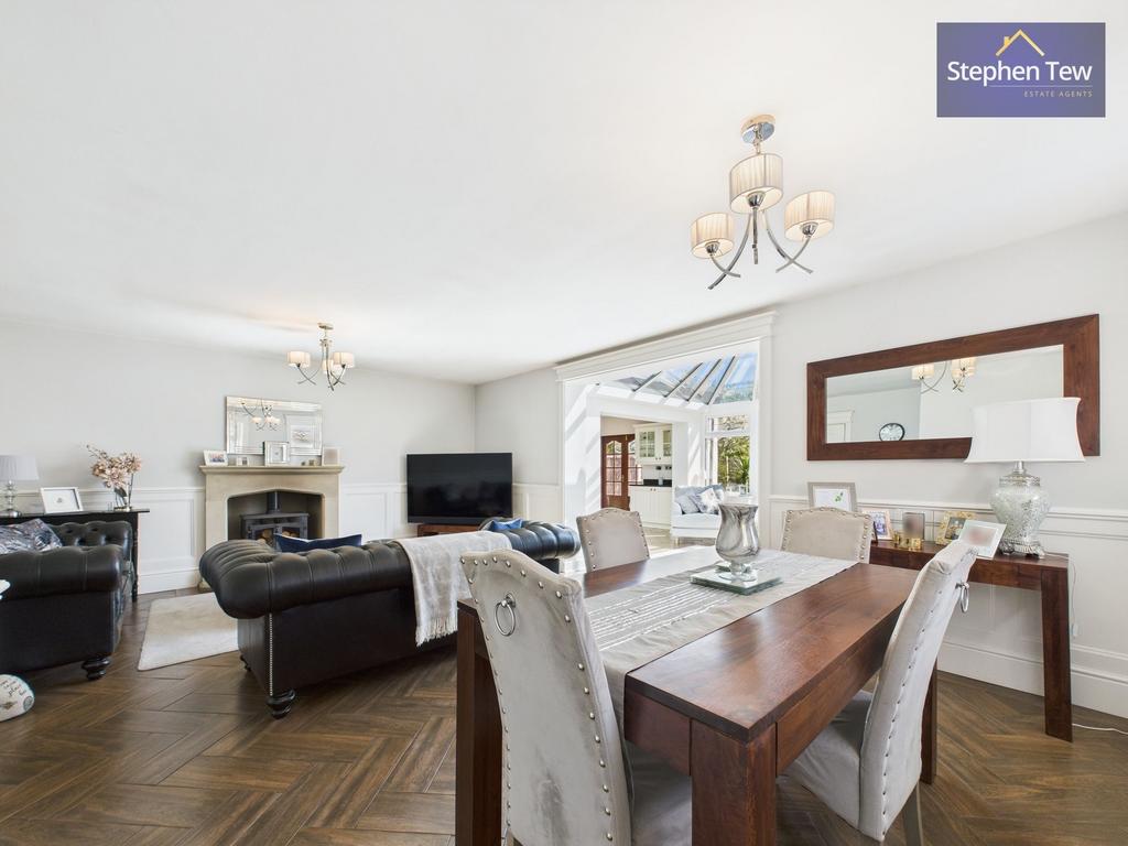 Lounge/ Dining Room