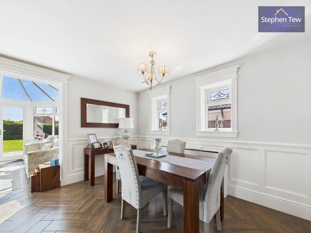 Lounge/ Dining Room