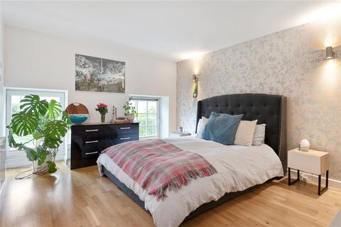 undefined, Enfield Road, London, N1