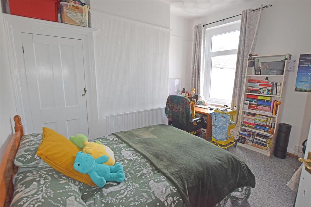 Bed1.jpg