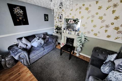 undefined, Investors! First time Buyers! 3 bed house in Bootle