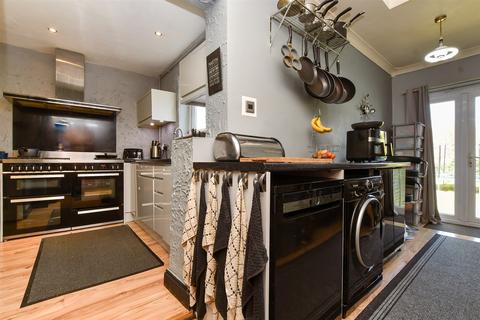 5 Grenville Road, New Addington, Croydon, CR0 0NZ