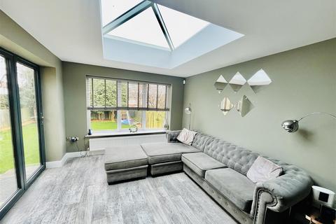 4 bedroom detached house for sale, Lightridge Road, Huddersfield HD2