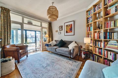 2 bedroom apartment for sale, Radbourne Avenue, London
