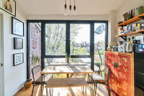 2 bedroom apartment for sale, Radbourne Avenue, London