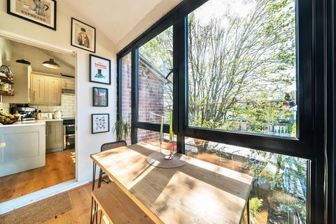 2 bedroom apartment for sale, Radbourne Avenue, London