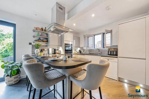 2 bedroom bungalow for sale, Saffron Platt, Surrey GU2