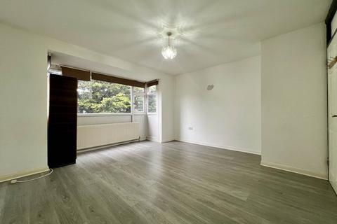 3 bedroom terraced house to rent, Atkinson Road, London, E16 3LR
