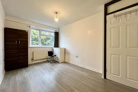 3 bedroom terraced house to rent, Atkinson Road, London, E16 3LR