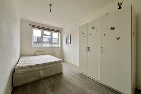 3 bedroom terraced house to rent, Atkinson Road, London, E16 3LR