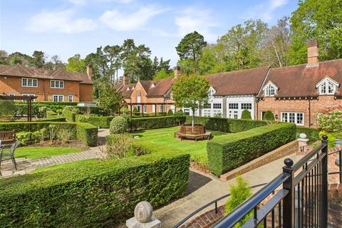 Coach House Mews, Hersham, Walton-On-Thames