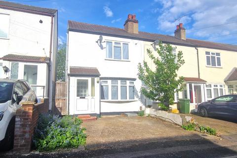 3 bedroom end of terrace house to rent, Dunton Road, Romford, Essex. RM1 4AD
