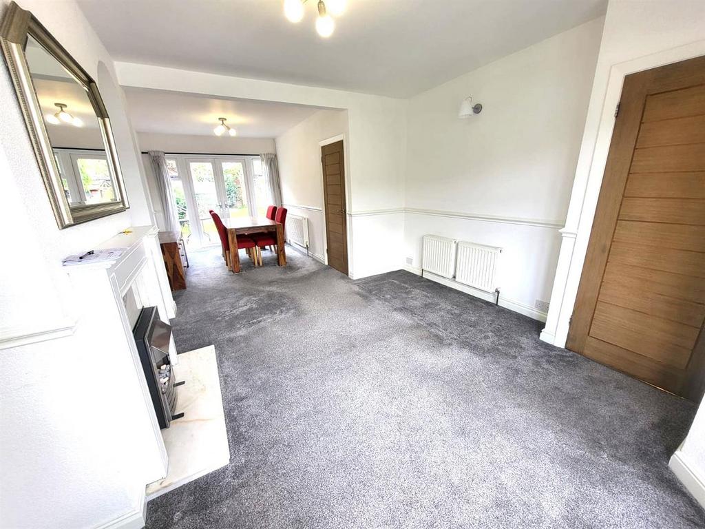 Open plan living/ Dining Pic 2