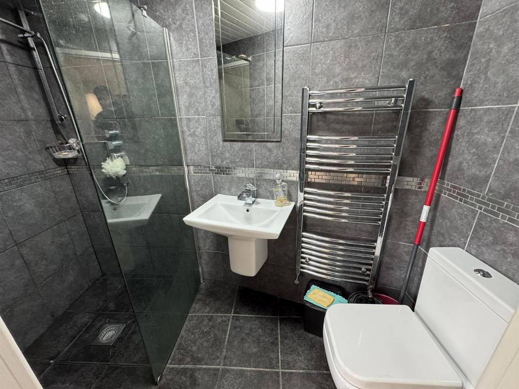 Downstiars Shower.jpeg