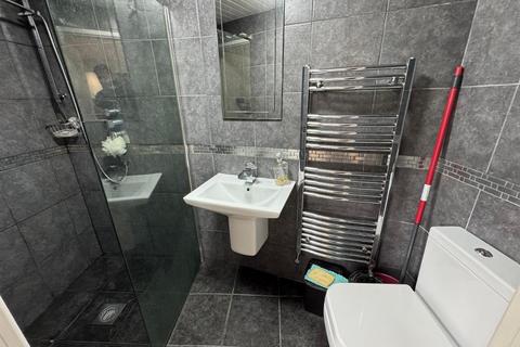 2 bedroom semi-detached house to rent, Downie Road Codsall, WV8 1JE