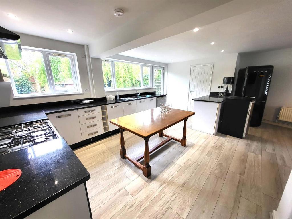 Kitchen Pic 2