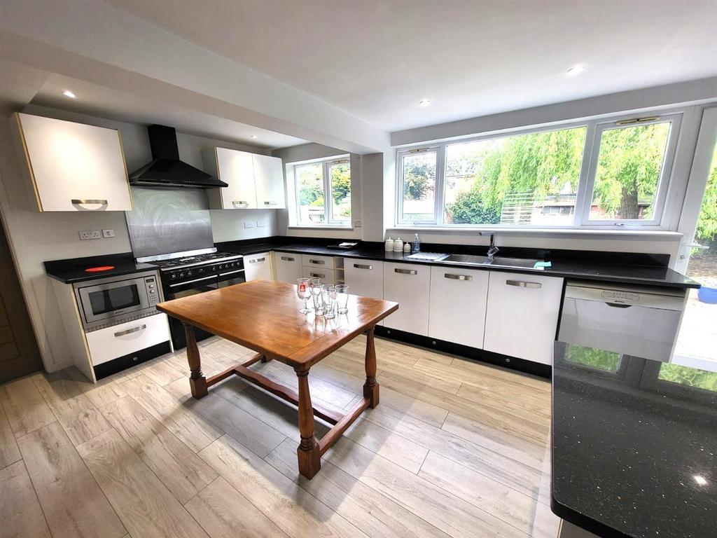 Kitchen Pic 3