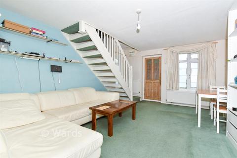 2 bedroom end of terrace house for sale, Sovereigns Way, Marden TN12