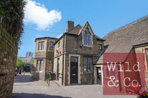 2 bedroom house to rent, Powell Road, Lower Clapton Road