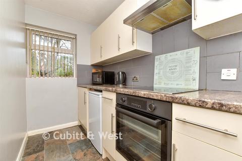 1 bedroom ground floor flat for sale, Dale Road, Purley, Surrey