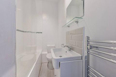 1 bedroom flat to rent, Chestnut Grove, Balham, London, SW12