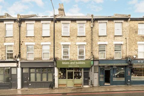 4 bedroom flat to rent, Trinity Road, London SW17