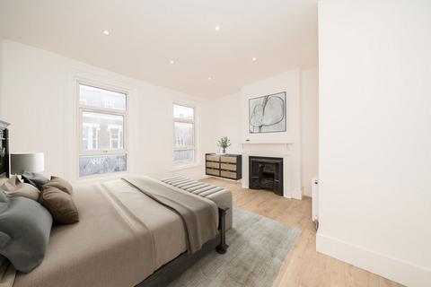 4 bedroom flat to rent, Trinity Road, London SW17