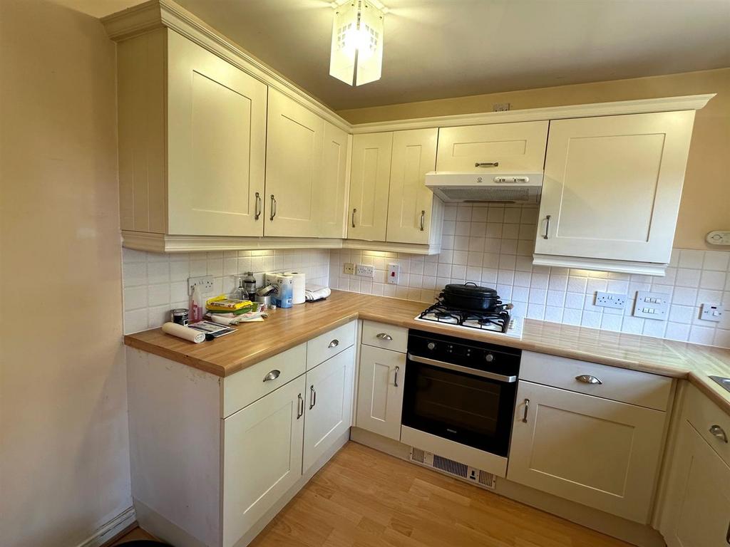 Kitchen Cont.jpg