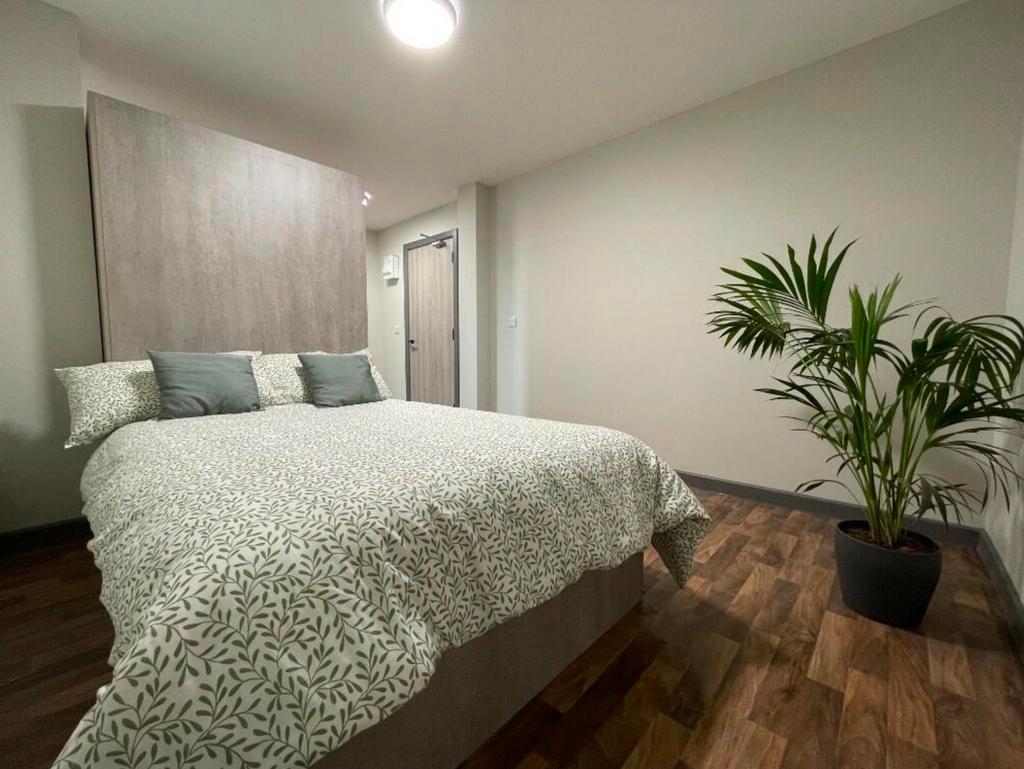 A spacious and inviting large double bedroom, p...