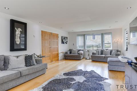 4 bedroom detached house for sale, Bradford Road, Birkenshaw, BD11