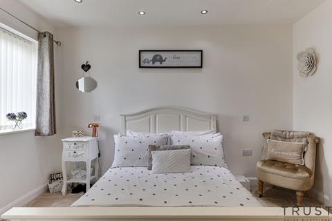 4 bedroom detached house for sale, Bradford Road, Birkenshaw, BD11