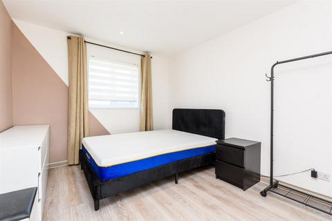 2 Binnacle Road, Rochester, ME1 2XP