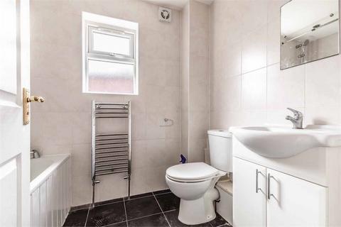 3 bedroom semi-detached bungalow to rent, Trewarden Avenue, Iver Heath SL0