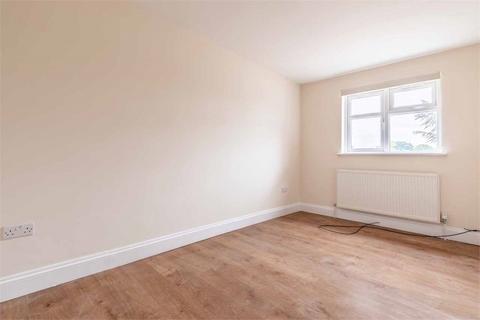 3 bedroom semi-detached bungalow to rent, Trewarden Avenue, Iver Heath SL0