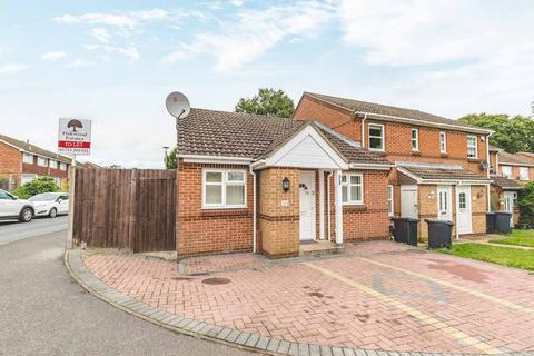 3 bedroom semi-detached bungalow to rent, Trewarden Avenue, Iver Heath SL0