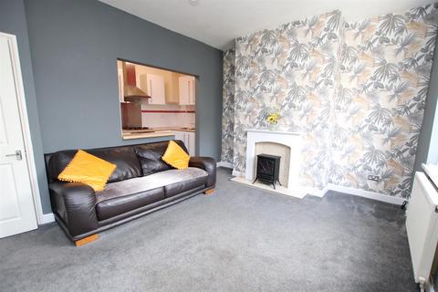 3 bedroom terraced house to rent, Fletton Terrace, Bradford