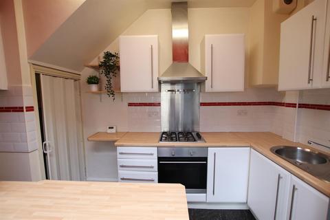 3 bedroom terraced house to rent, Fletton Terrace, Bradford