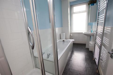3 bedroom terraced house to rent, Fletton Terrace, Bradford
