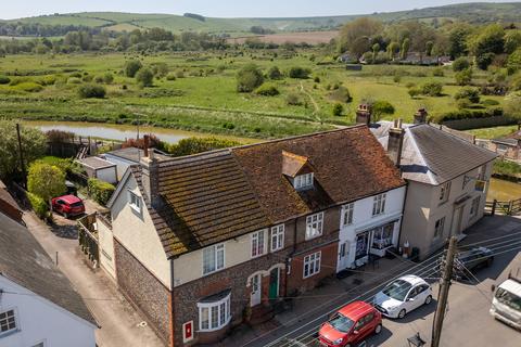 High Street, Upper Beeding, BN44
