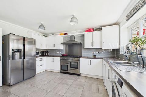 4 bedroom detached house for sale, Sterlet Grove, Mulbarton, Norwich, NR14 8FS