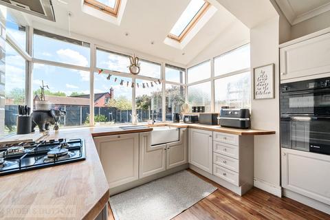 19 Thatch Leach, Chadderton, Oldham, OL9 9QX