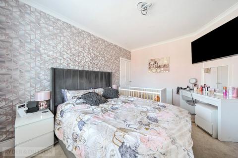 19 Thatch Leach, Chadderton, Oldham, OL9 9QX
