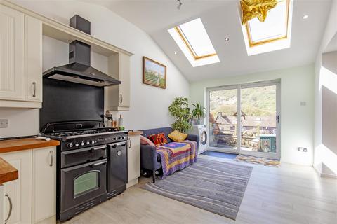 3 Bemrose Gate, Bamford, Hope Valley, S33 0AE