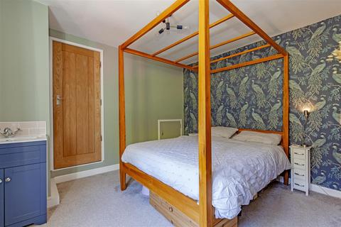 3 Bemrose Gate, Bamford, Hope Valley, S33 0AE