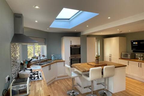 5 bedroom detached house for sale, Nelson Close, Rayleigh