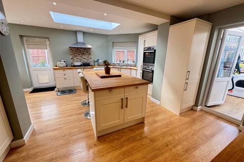 5 bedroom detached house for sale, Nelson Close, Rayleigh