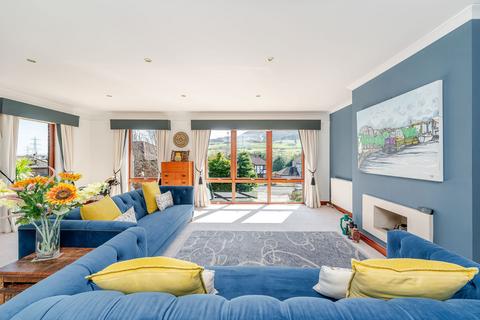 109 Caiyside, Edinburgh, EH10 7HR