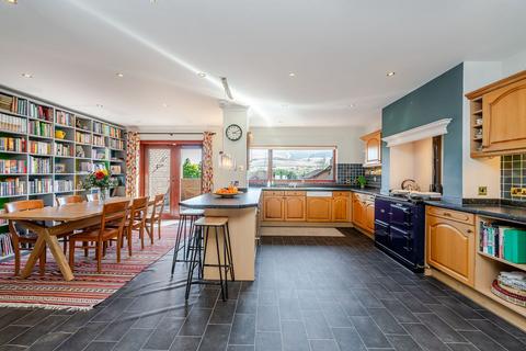 109 Caiyside, Edinburgh, EH10 7HR